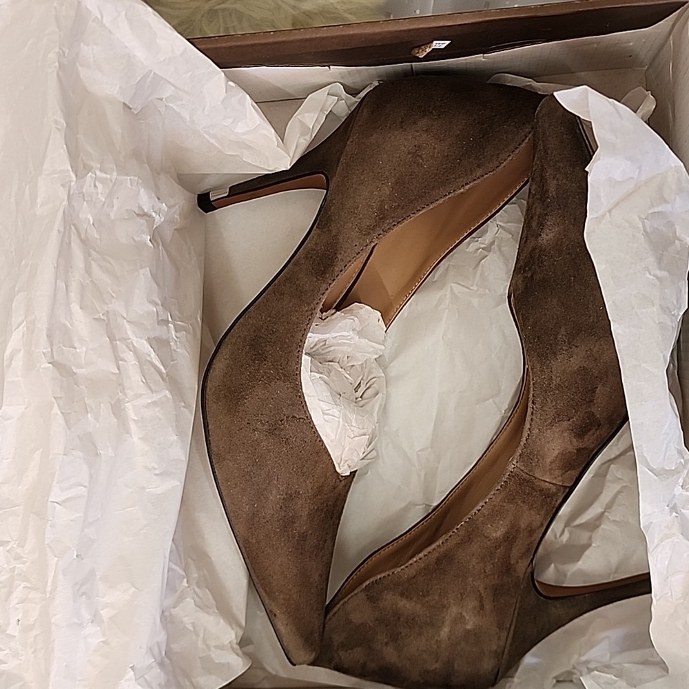 Paolo Women's Elegant Tan Suede Heels - Picture 7 of 7